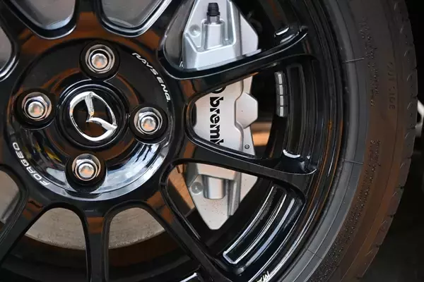 「マツダが電撃発表！ ロードスターに待望の新色と特別仕様車が追加も「ディーラーで聞いて」」の画像