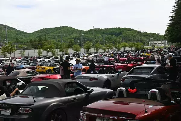 「マツダが電撃発表！ ロードスターに待望の新色と特別仕様車が追加も「ディーラーで聞いて」」の画像