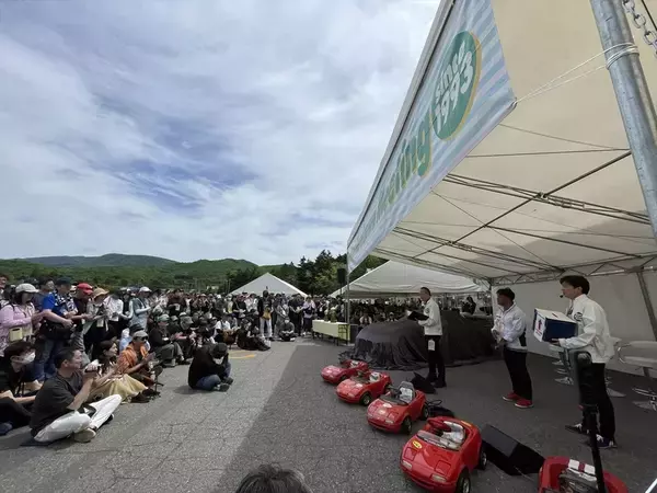 「マツダが電撃発表！ ロードスターに待望の新色と特別仕様車が追加も「ディーラーで聞いて」」の画像