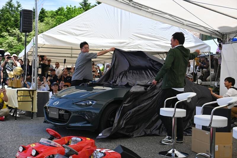マツダが電撃発表！ ロードスターに待望の新色と特別仕様車が追加も「ディーラーで聞いて」