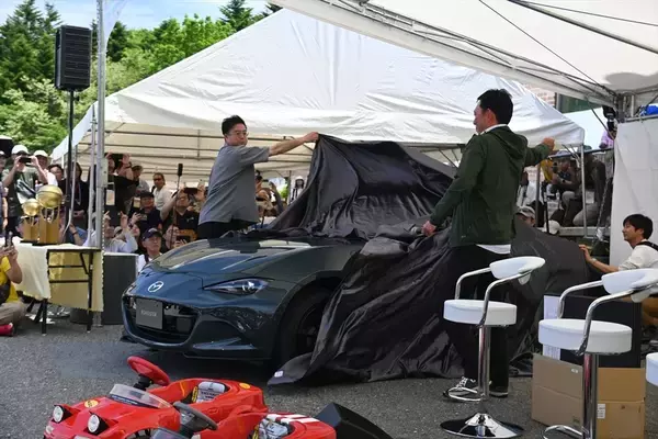 「マツダが電撃発表！ ロードスターに待望の新色と特別仕様車が追加も「ディーラーで聞いて」」の画像