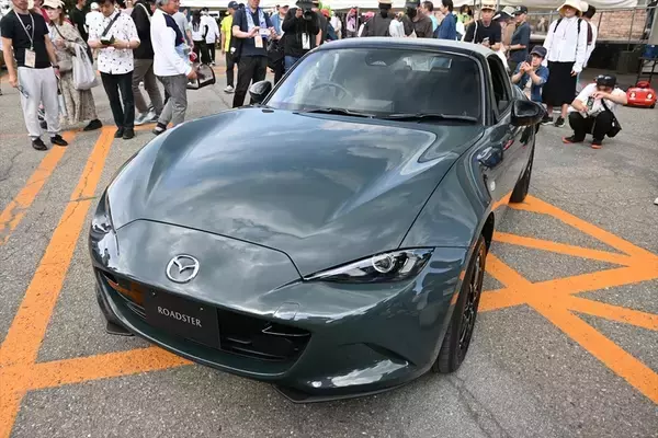 「マツダが電撃発表！ ロードスターに待望の新色と特別仕様車が追加も「ディーラーで聞いて」」の画像