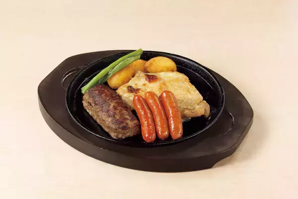「ライス大盛り無料！ ステーキフェア開幕、4種肉コンボも！ デニーズの夏が茶色い」の画像