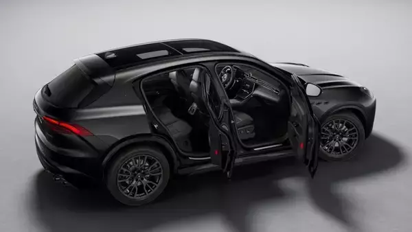 「マセラティ“漆黒のSUV”が日本13台限定で登場、価格は1235万円」の画像