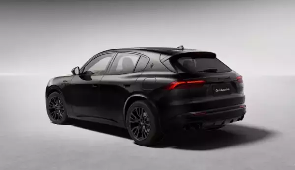 「マセラティ“漆黒のSUV”が日本13台限定で登場、価格は1235万円」の画像
