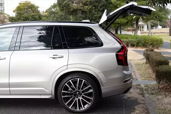 「家族車＝ミニバンはもう古い？ あえてミニバンではなく「3列SUV」を選ぶ3つの理由」の画像
