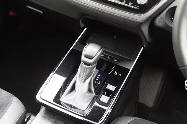 「排気量アップでプラス38万円はバグ!? トヨタの良心「カローラクロス GR SPORT」がコスパ最強な理由」の画像