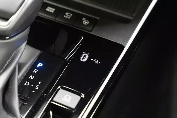 「排気量アップでプラス38万円はバグ!? トヨタの良心「カローラクロス GR SPORT」がコスパ最強な理由」の画像