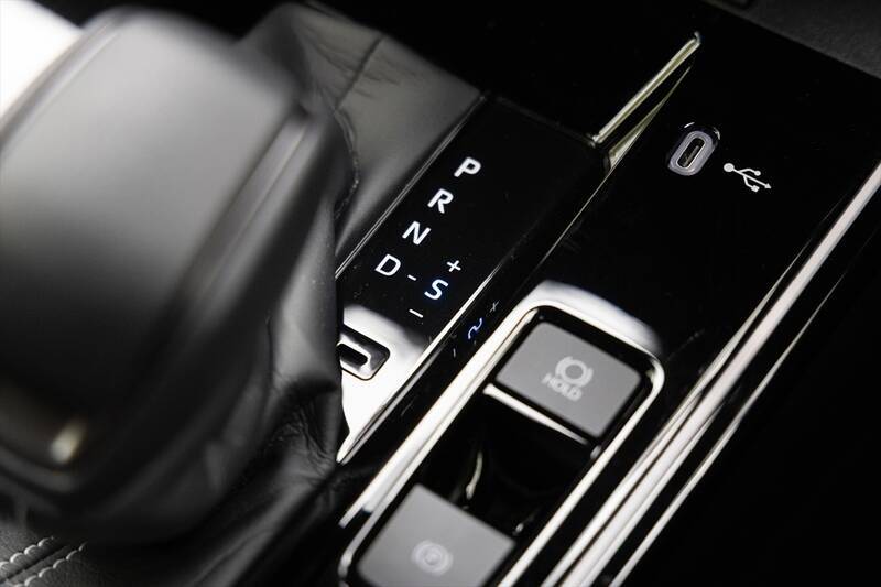 排気量アップでプラス38万円はバグ!? トヨタの良心「カローラクロス GR SPORT」がコスパ最強な理由