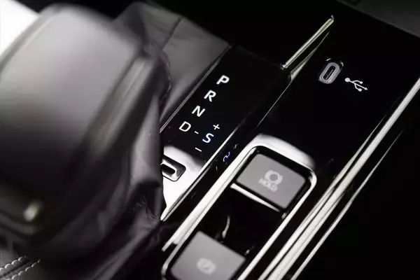 「排気量アップでプラス38万円はバグ!? トヨタの良心「カローラクロス GR SPORT」がコスパ最強な理由」の画像