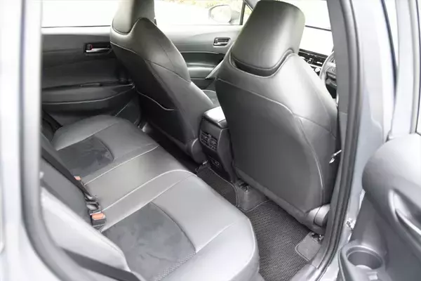 「排気量アップでプラス38万円はバグ!? トヨタの良心「カローラクロス GR SPORT」がコスパ最強な理由」の画像