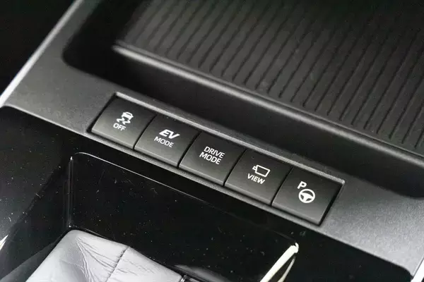 「排気量アップでプラス38万円はバグ!? トヨタの良心「カローラクロス GR SPORT」がコスパ最強な理由」の画像