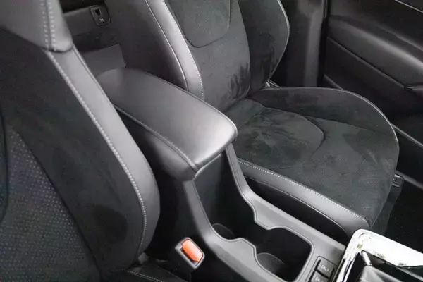 「排気量アップでプラス38万円はバグ!? トヨタの良心「カローラクロス GR SPORT」がコスパ最強な理由」の画像