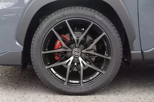 「排気量アップでプラス38万円はバグ!? トヨタの良心「カローラクロス GR SPORT」がコスパ最強な理由」の画像