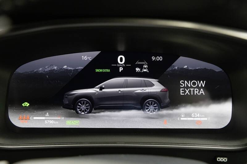 排気量アップでプラス38万円はバグ!? トヨタの良心「カローラクロス GR SPORT」がコスパ最強な理由