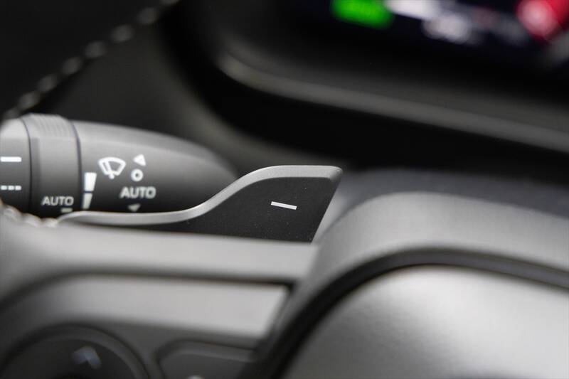 排気量アップでプラス38万円はバグ!? トヨタの良心「カローラクロス GR SPORT」がコスパ最強な理由