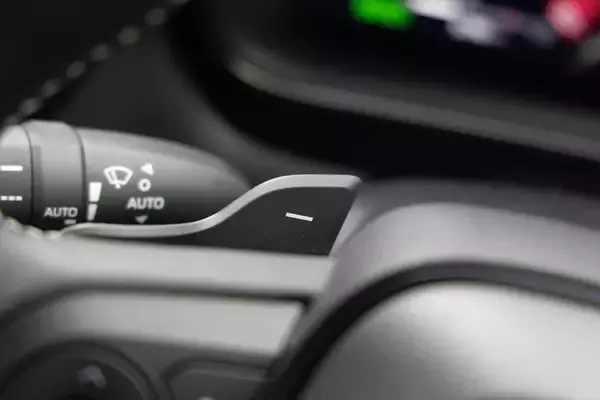 「排気量アップでプラス38万円はバグ!? トヨタの良心「カローラクロス GR SPORT」がコスパ最強な理由」の画像