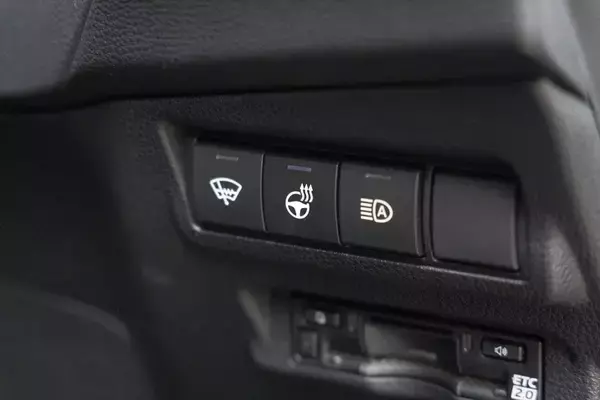 「排気量アップでプラス38万円はバグ!? トヨタの良心「カローラクロス GR SPORT」がコスパ最強な理由」の画像