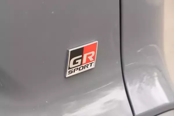 「排気量アップでプラス38万円はバグ!? トヨタの良心「カローラクロス GR SPORT」がコスパ最強な理由」の画像
