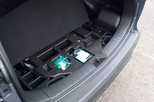「排気量アップでプラス38万円はバグ!? トヨタの良心「カローラクロス GR SPORT」がコスパ最強な理由」の画像