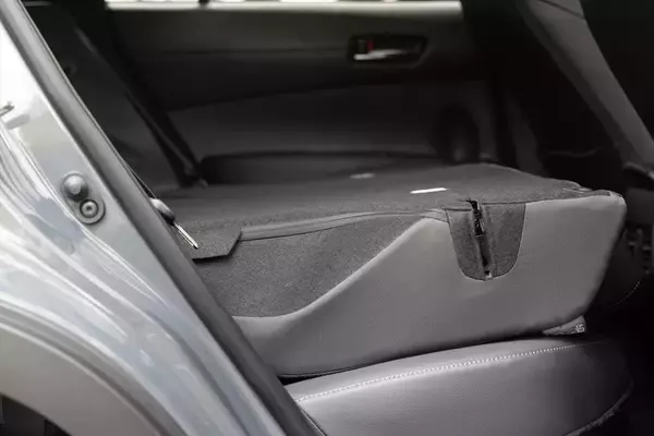 「排気量アップでプラス38万円はバグ!? トヨタの良心「カローラクロス GR SPORT」がコスパ最強な理由」の画像
