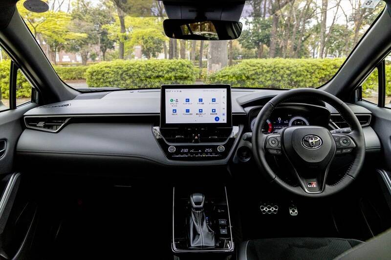 排気量アップでプラス38万円はバグ!? トヨタの良心「カローラクロス GR SPORT」がコスパ最強な理由