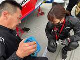 「全日本ラリーで現役レースクイーン・荏崎ろあがメカニックとして大活躍！」の画像12