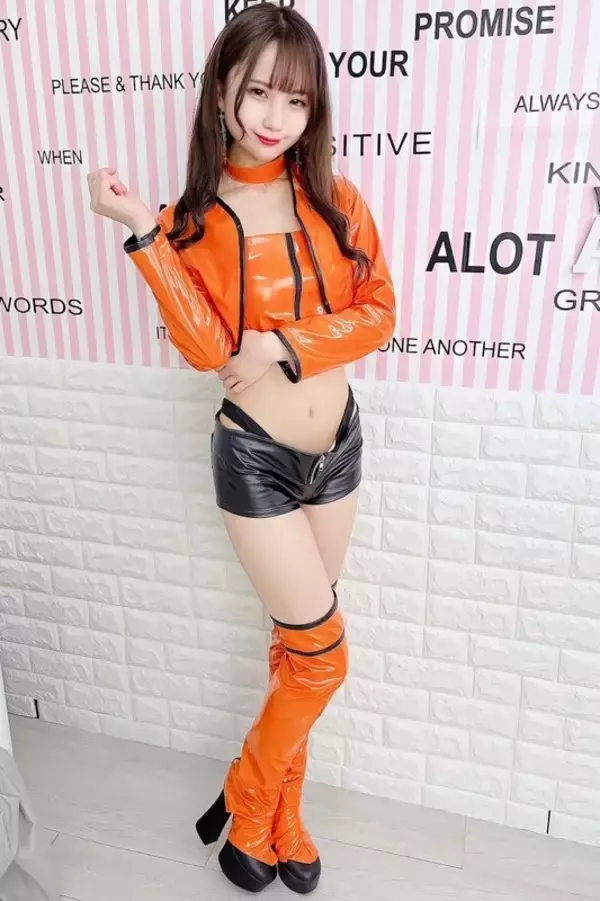 「全日本ラリーで現役レースクイーン・荏崎ろあがメカニックとして大活躍！」の画像