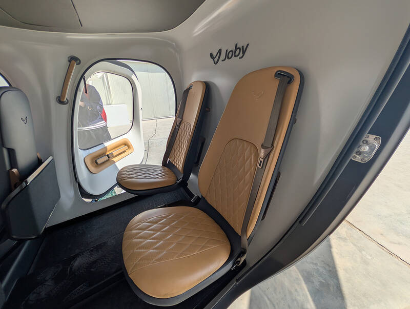 渋滞よ、さらば！ UberとJobyの「空飛ぶタクシー」が2026年内に開業へ ドバイでフライトデモを見た