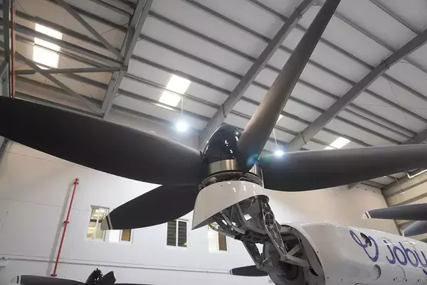 「渋滞よ、さらば！ UberとJobyの「空飛ぶタクシー」が2026年内に開業へ ドバイでフライトデモを見た」の画像