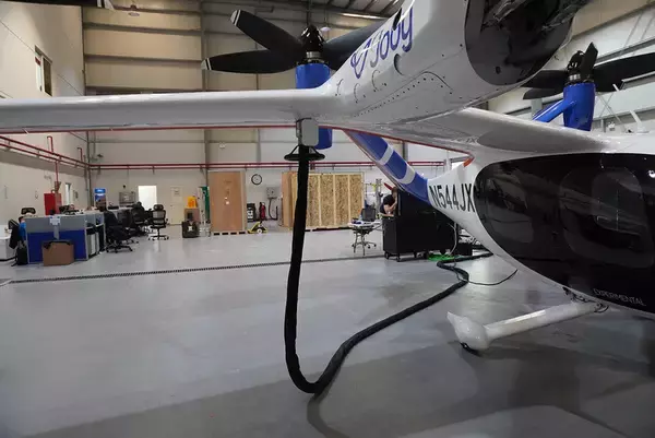 「渋滞よ、さらば！ UberとJobyの「空飛ぶタクシー」が2026年内に開業へ ドバイでフライトデモを見た」の画像