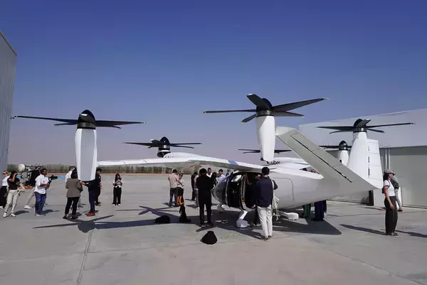 「渋滞よ、さらば！ UberとJobyの「空飛ぶタクシー」が2026年内に開業へ ドバイでフライトデモを見た」の画像