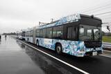 「ソフトバンクとJR西日本、専用テストコースでバスの自動運転と隊列走行の実証実験」の画像1