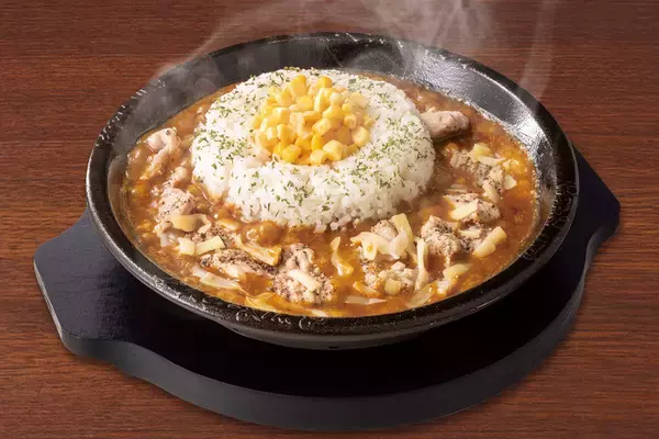 「めちゃおいしそ～！鉄皿ぐつぐつの「焼カレー」、具はステーキ、牛タンなど用意」の画像