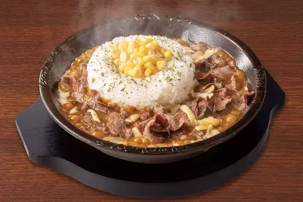 「めちゃおいしそ～！鉄皿ぐつぐつの「焼カレー」、具はステーキ、牛タンなど用意」の画像