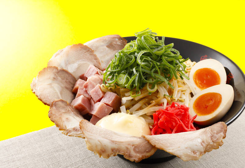 700g級の満腹感！ガッツリ冷やし中華、期間限定で登場　魁力屋