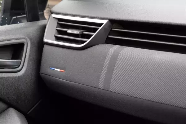 「輸入車No.1の燃費とアルピーヌの走り！ ルノー「ルーテシア」が叶える欲張りな選択」の画像