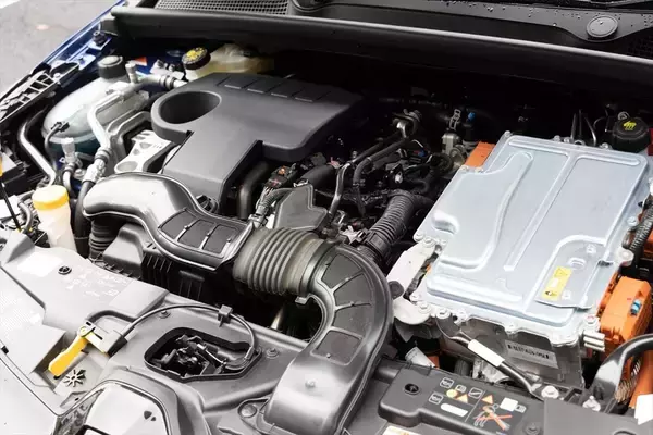 「輸入車No.1の燃費とアルピーヌの走り！ ルノー「ルーテシア」が叶える欲張りな選択」の画像