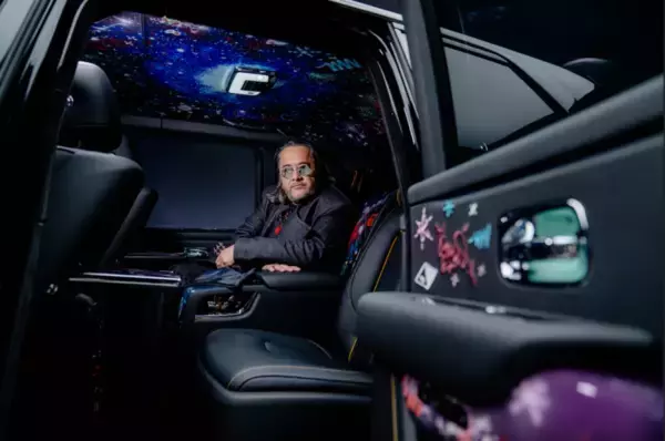 「ロールス・ロイス、ついに車をキャンバスにしてしまう 宇宙と現代アート満載のカリナン爆誕」の画像