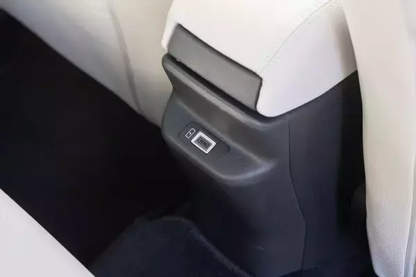 「後席も荷室も我慢しない！ FIAT500の魂を受け継ぐ5ドアSUV「600（セイチェント）」がめちゃ優秀」の画像