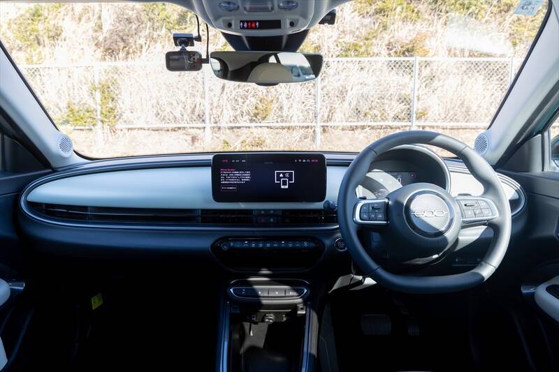 後席も荷室も我慢しない！ FIAT500の魂を受け継ぐ5ドアSUV「600（セイチェント）」がめちゃ優秀