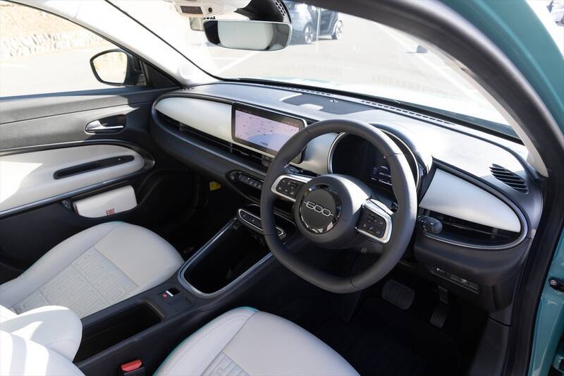 後席も荷室も我慢しない！ FIAT500の魂を受け継ぐ5ドアSUV「600（セイチェント）」がめちゃ優秀
