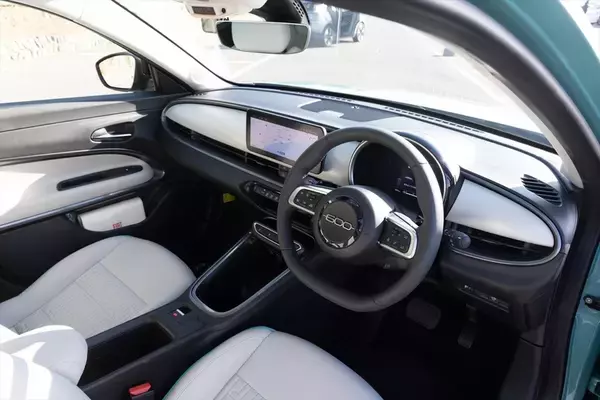 「後席も荷室も我慢しない！ FIAT500の魂を受け継ぐ5ドアSUV「600（セイチェント）」がめちゃ優秀」の画像