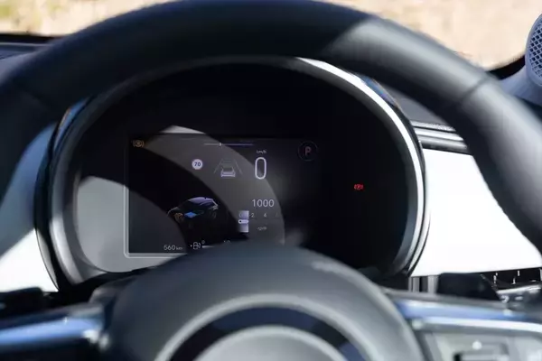 「後席も荷室も我慢しない！ FIAT500の魂を受け継ぐ5ドアSUV「600（セイチェント）」がめちゃ優秀」の画像