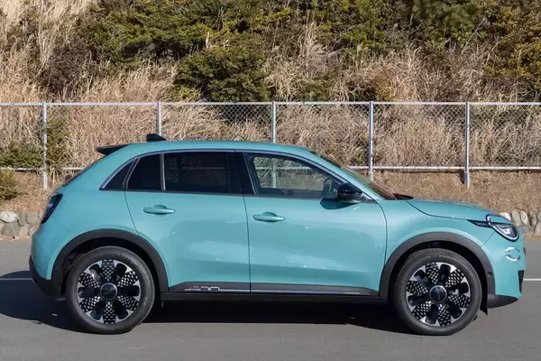 「後席も荷室も我慢しない！ FIAT500の魂を受け継ぐ5ドアSUV「600（セイチェント）」がめちゃ優秀」の画像