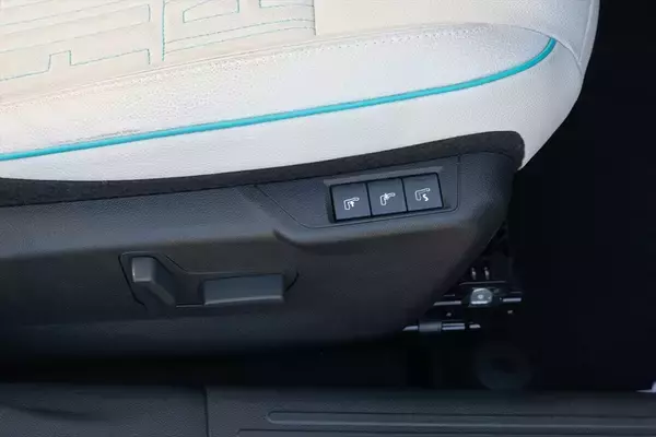 「後席も荷室も我慢しない！ FIAT500の魂を受け継ぐ5ドアSUV「600（セイチェント）」がめちゃ優秀」の画像