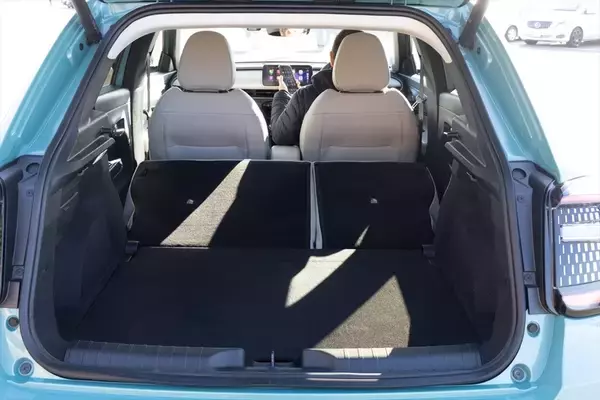 「後席も荷室も我慢しない！ FIAT500の魂を受け継ぐ5ドアSUV「600（セイチェント）」がめちゃ優秀」の画像