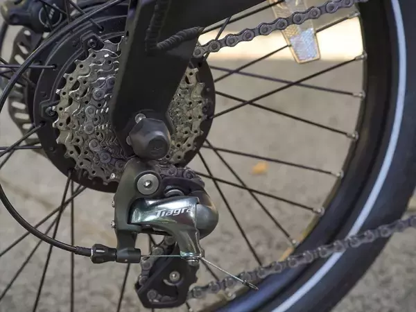 「オシャレだけど走りはガチのe-bike！ BESV「PS-1」は電動アシストが切れても快適に走れる」の画像