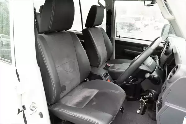 「無骨でカッコイイ！ 500万円以下でSUVを買うならトヨタ「ランクル70」しかない」の画像