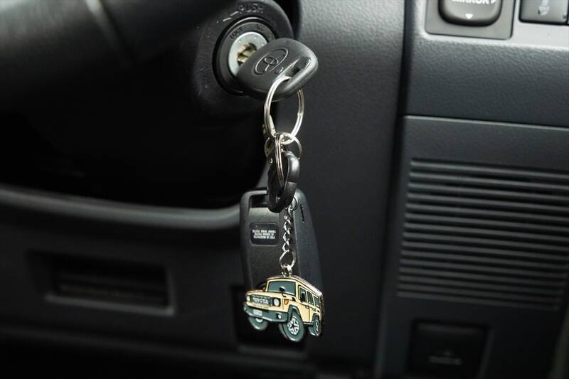 無骨でカッコイイ！ 500万円以下でSUVを買うならトヨタ「ランクル70」しかない